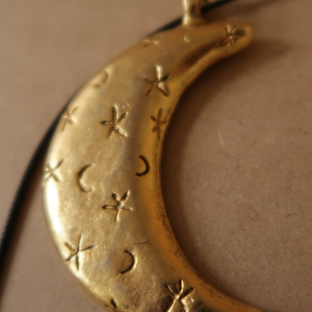 DIY Jewelry Moon Pendant Metal Gold Tone Over Size 27 Grams No Markings Found - Picture 4 of 9